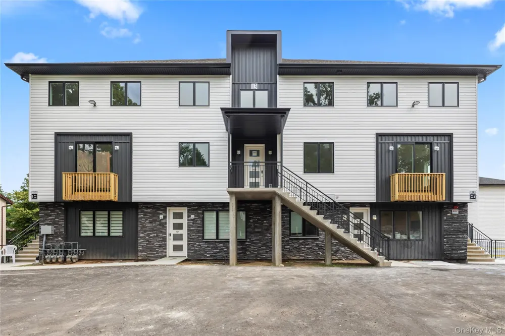 13 Gwen Lane #202 Monsey, NY 10952