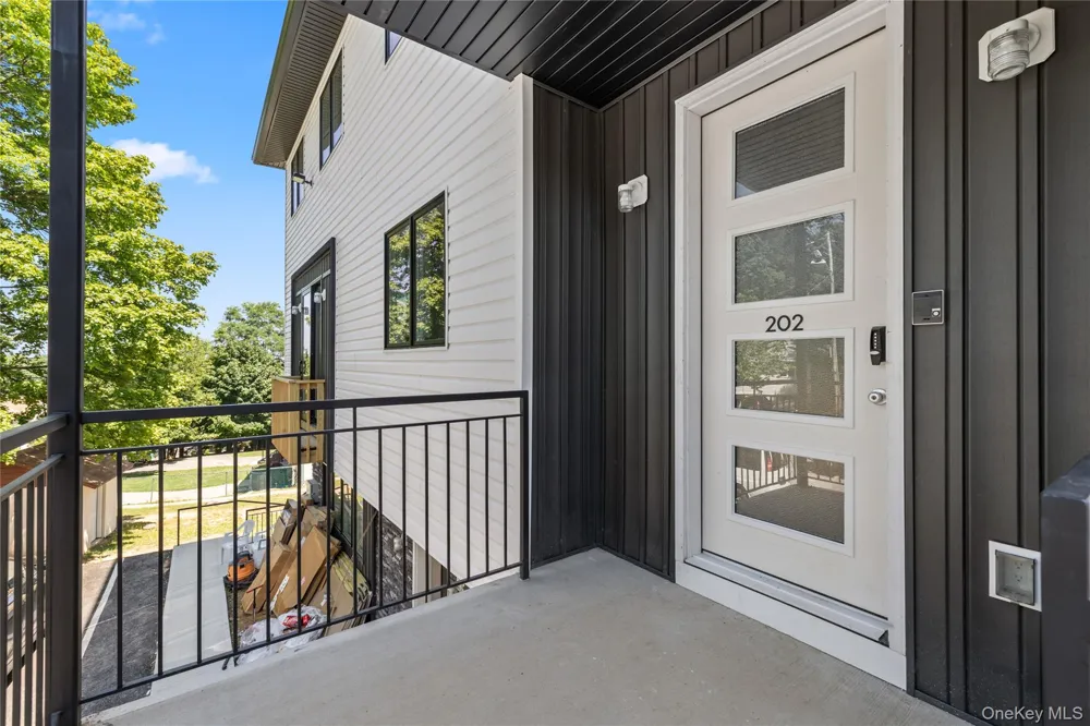 13 Gwen Lane #202 Monsey, NY 10952