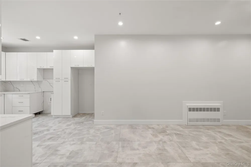 13 Gwen Lane #202 Monsey, NY 10952