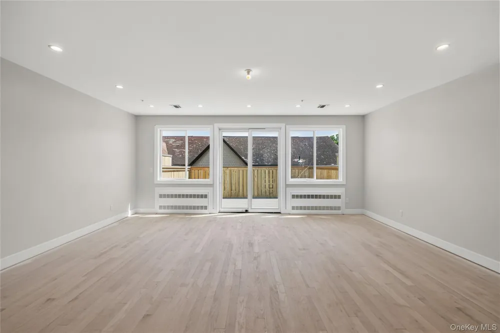 13 Gwen Lane #202 Monsey, NY 10952
