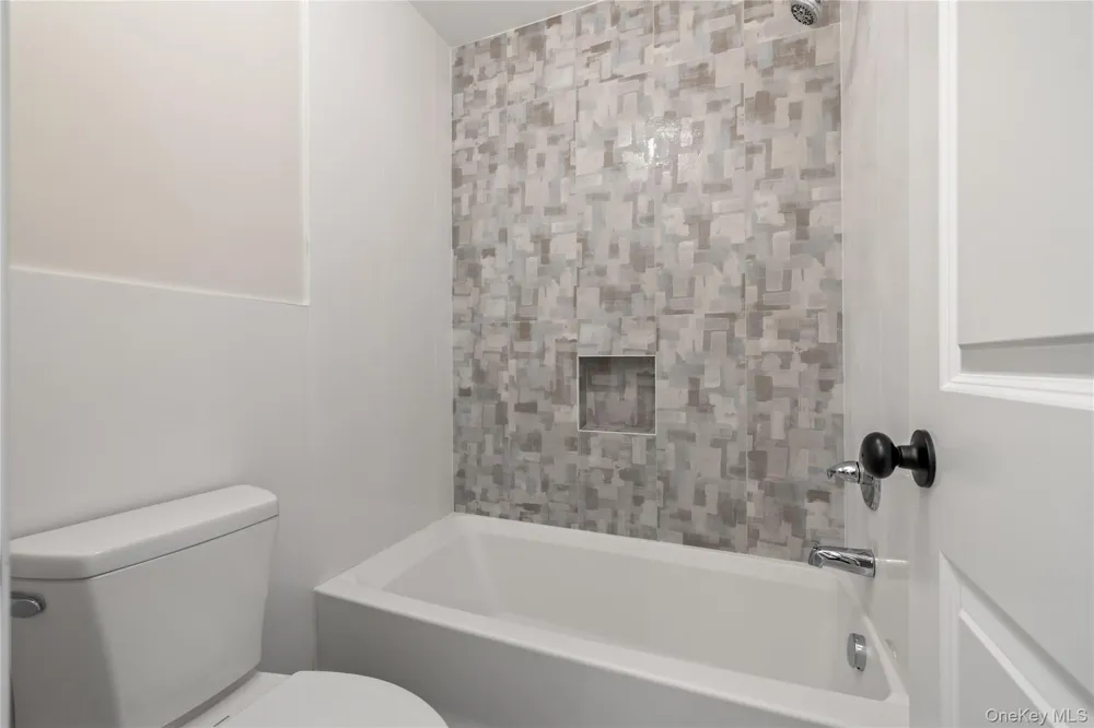 13 Gwen Lane #202 Monsey, NY 10952