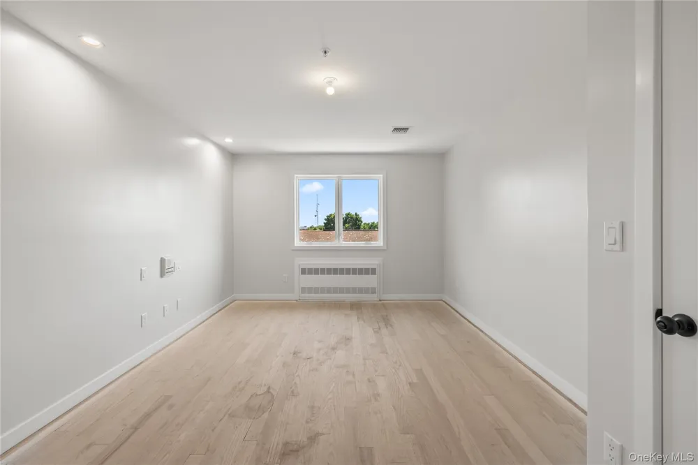 13 Gwen Lane #202 Monsey, NY 10952