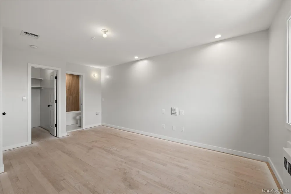 13 Gwen Lane #202 Monsey, NY 10952