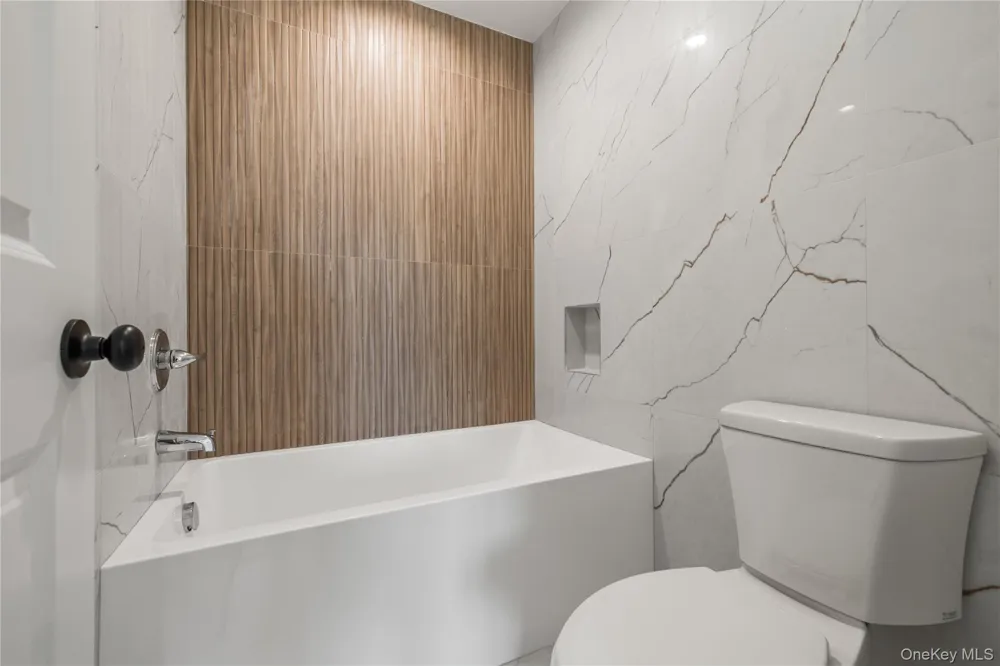 13 Gwen Lane #202 Monsey, NY 10952