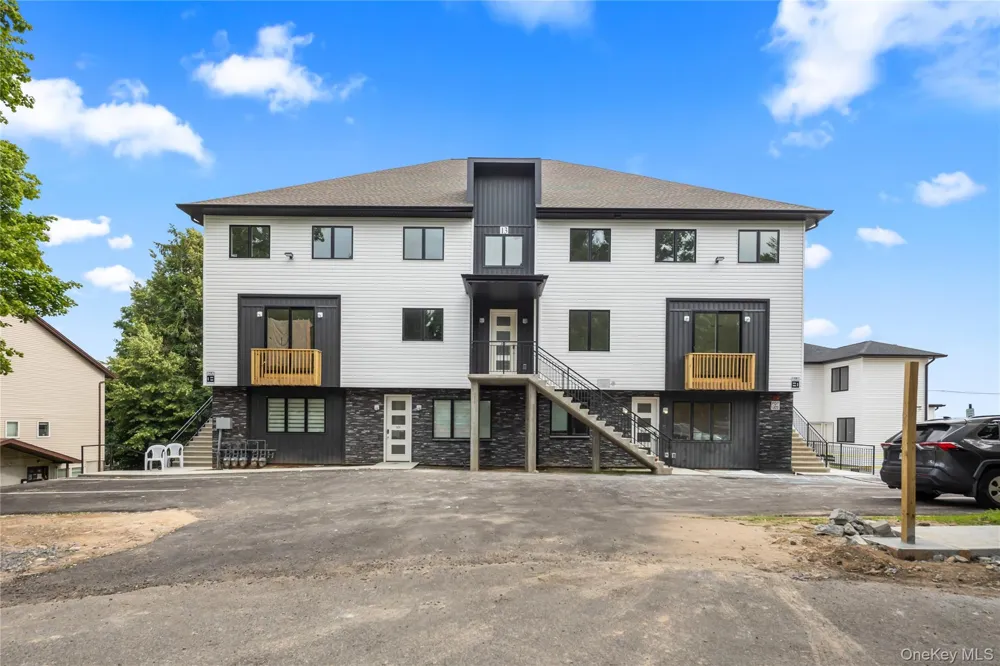 13 Gwen Lane #202 Monsey, NY 10952