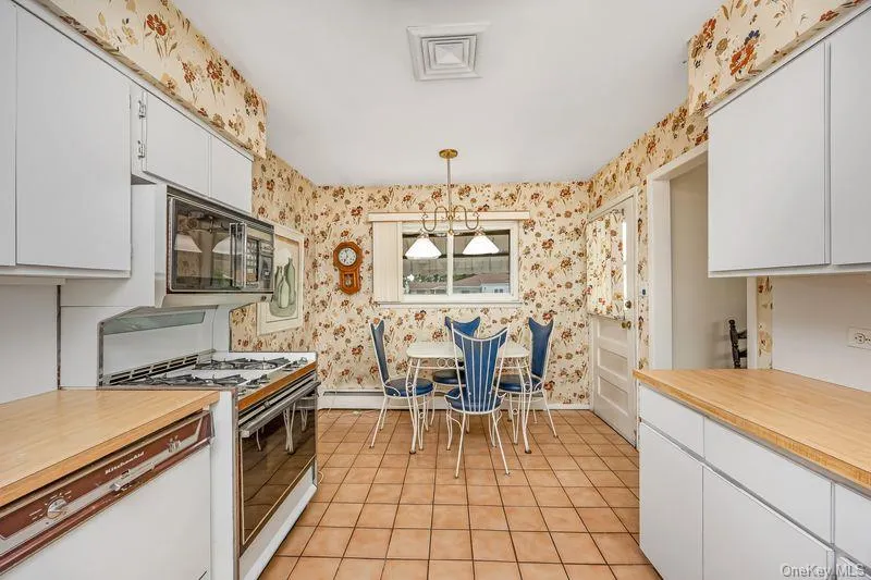 2940 Bond Drive Merrick, NY 11566