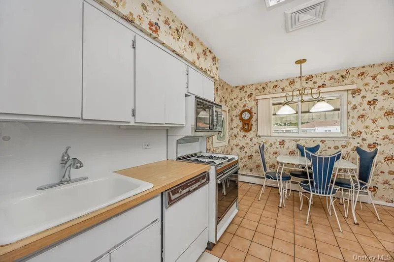 2940 Bond Drive Merrick, NY 11566