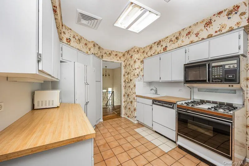 2940 Bond Drive Merrick, NY 11566
