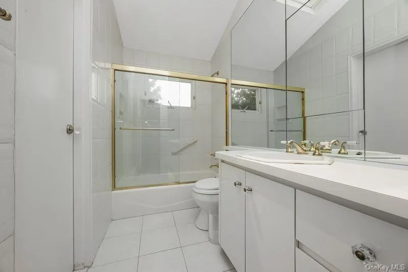 2940 Bond Drive Merrick, NY 11566