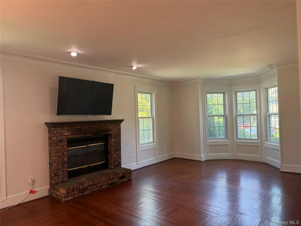 13 Walnut Street Glen Head, NY 11545