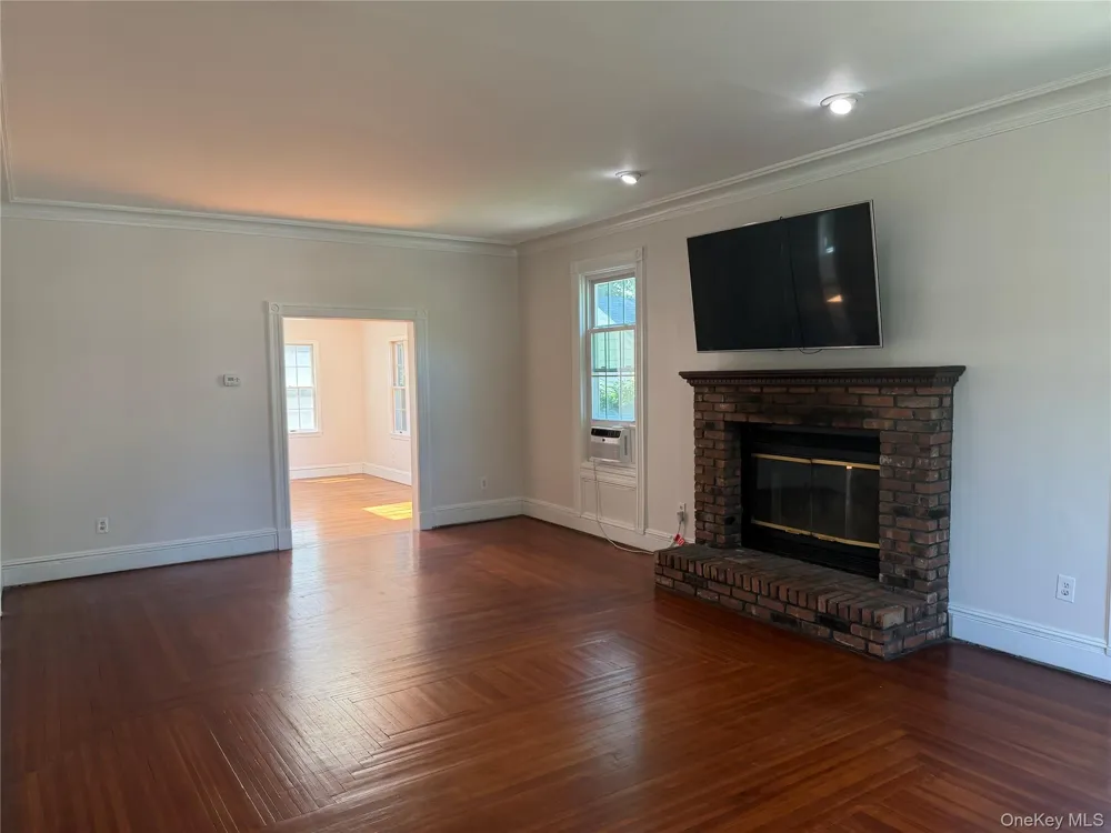 13 Walnut Street Glen Head, NY 11545