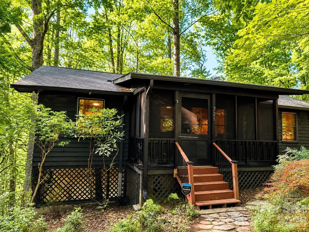 721 Bear Creek Lane Saluda, NC 28773