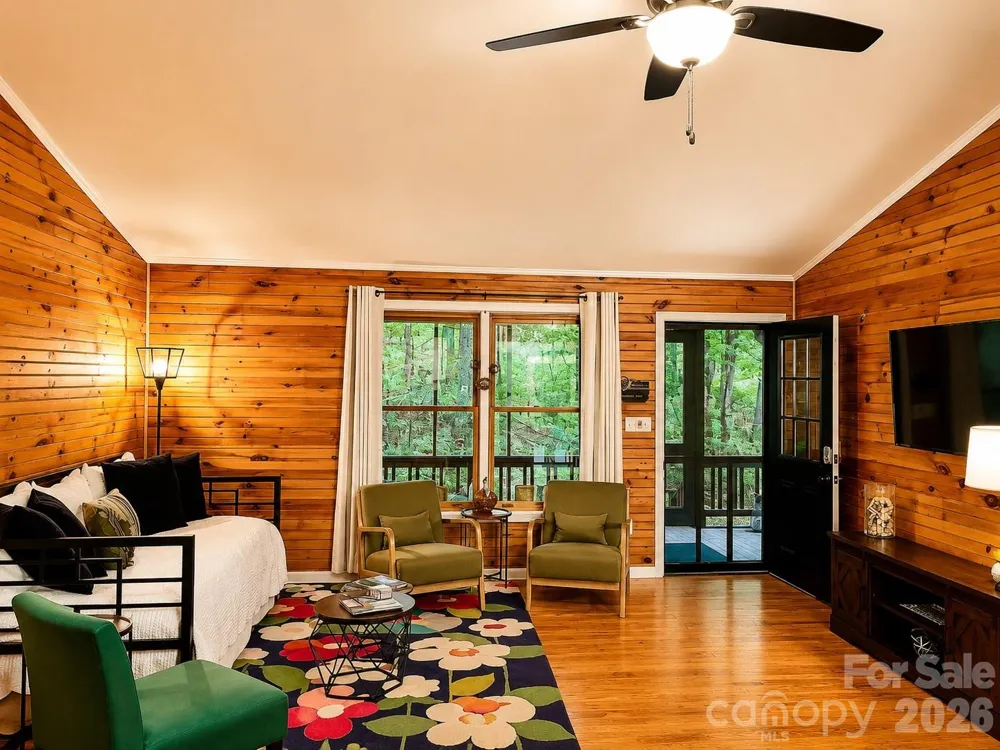 721 Bear Creek Lane Saluda, NC 28773