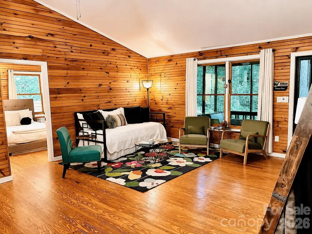 721 Bear Creek Lane Saluda, NC 28773