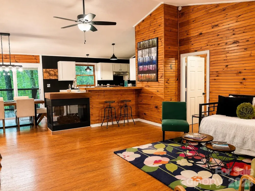 721 Bear Creek Lane Saluda, NC 28773