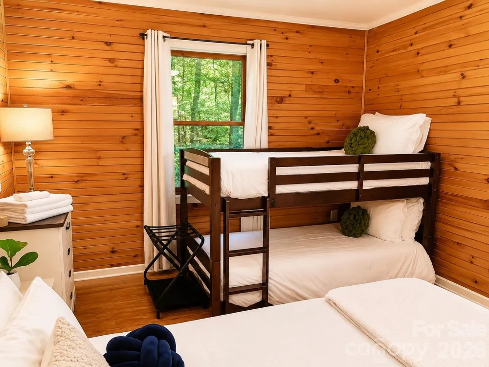 721 Bear Creek Lane Saluda, NC 28773