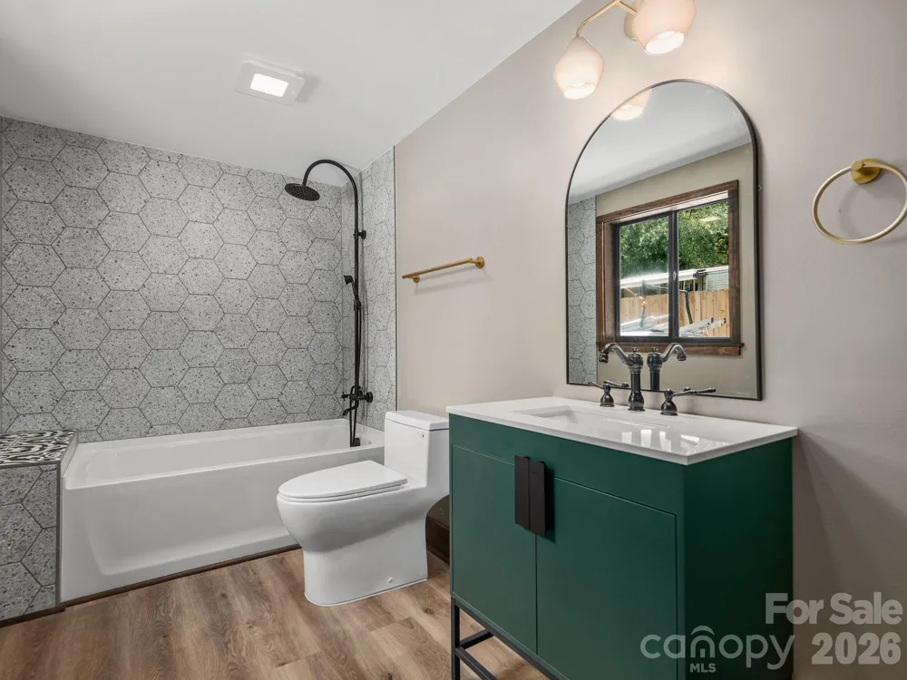 78 Travis Street Clyde, NC 28721