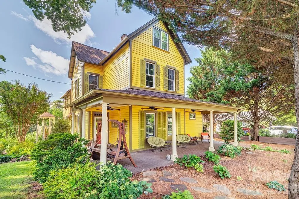 42 Church Street Weaverville, NC 28787
