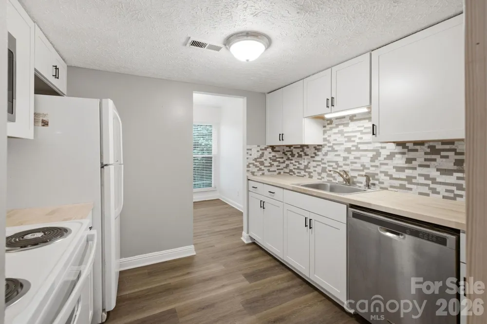1050 21st Avenue NW #6 Hickory, NC 28601