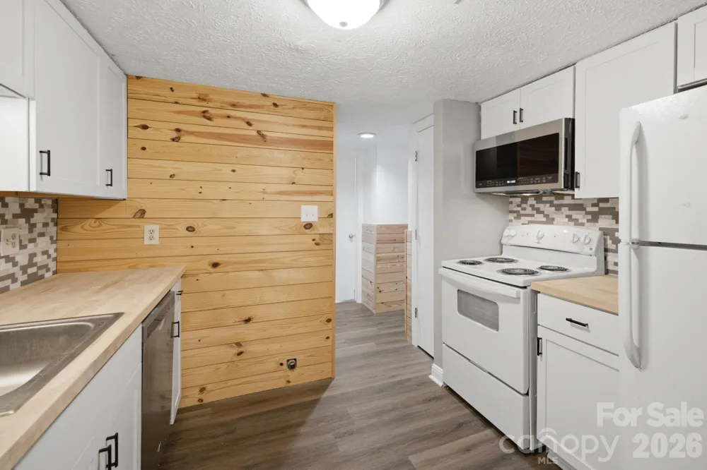 1050 21st Avenue NW #6 Hickory, NC 28601