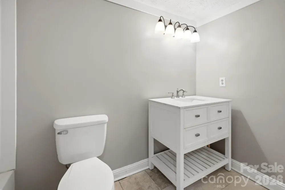 1050 21st Avenue NW #6 Hickory, NC 28601
