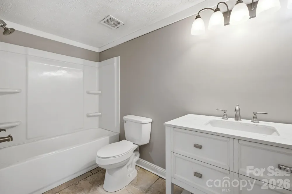 1050 21st Avenue NW #6 Hickory, NC 28601