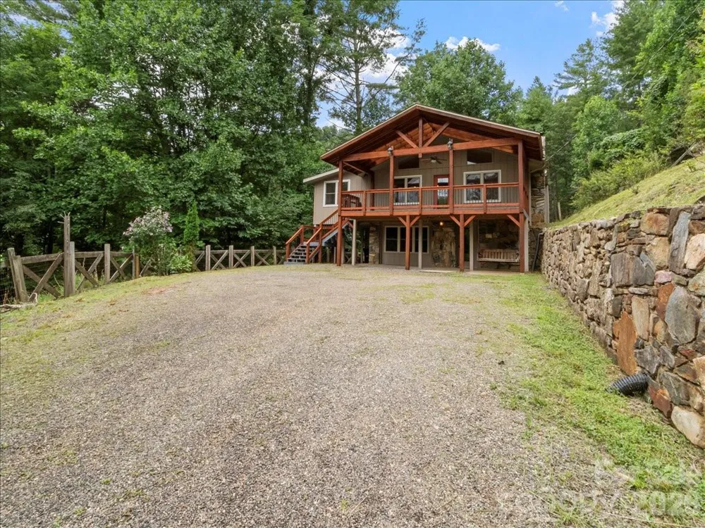 16 Turtle Dove Trail Burnsville, NC 28714