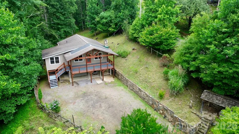 16 Turtle Dove Trail Burnsville, NC 28714