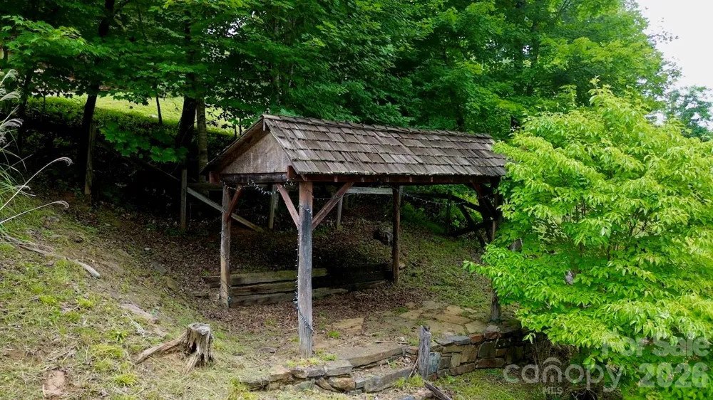 16 Turtle Dove Trail Burnsville, NC 28714