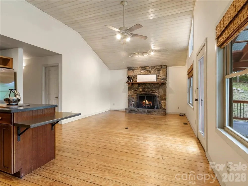 16 Turtle Dove Trail Burnsville, NC 28714