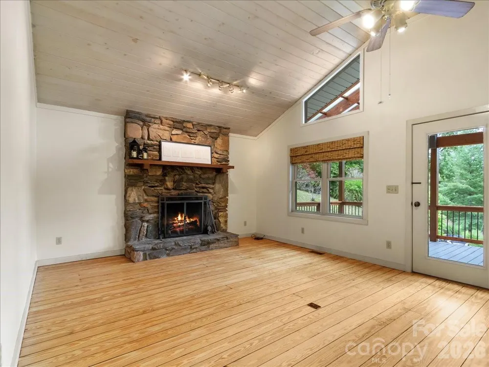 16 Turtle Dove Trail Burnsville, NC 28714