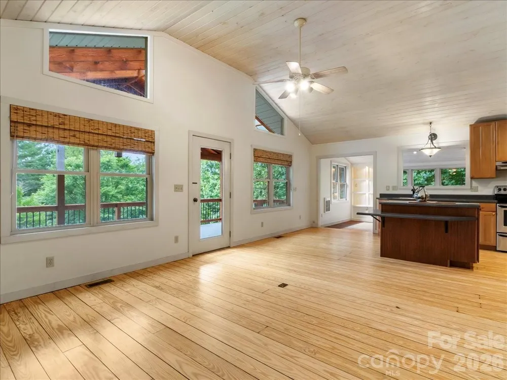 16 Turtle Dove Trail Burnsville, NC 28714