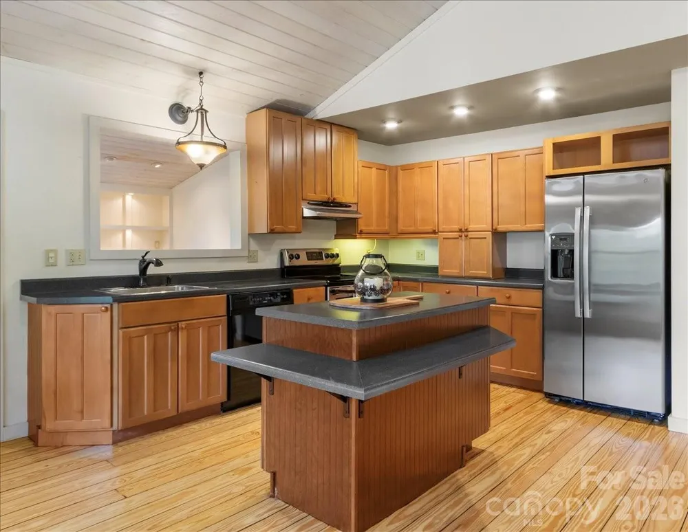 16 Turtle Dove Trail Burnsville, NC 28714