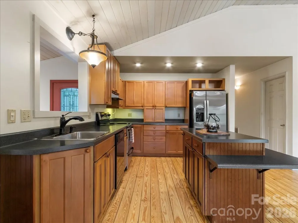 16 Turtle Dove Trail Burnsville, NC 28714