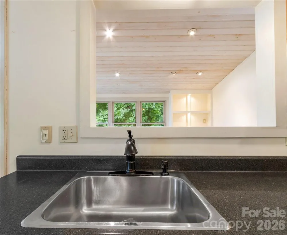 16 Turtle Dove Trail Burnsville, NC 28714