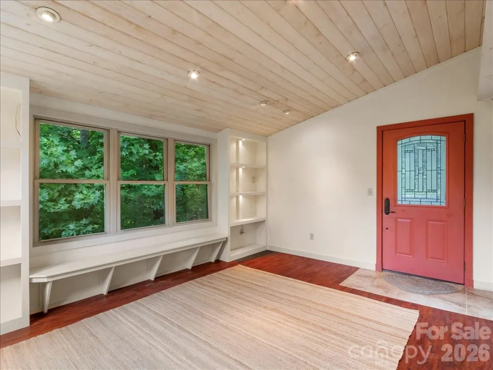 16 Turtle Dove Trail Burnsville, NC 28714