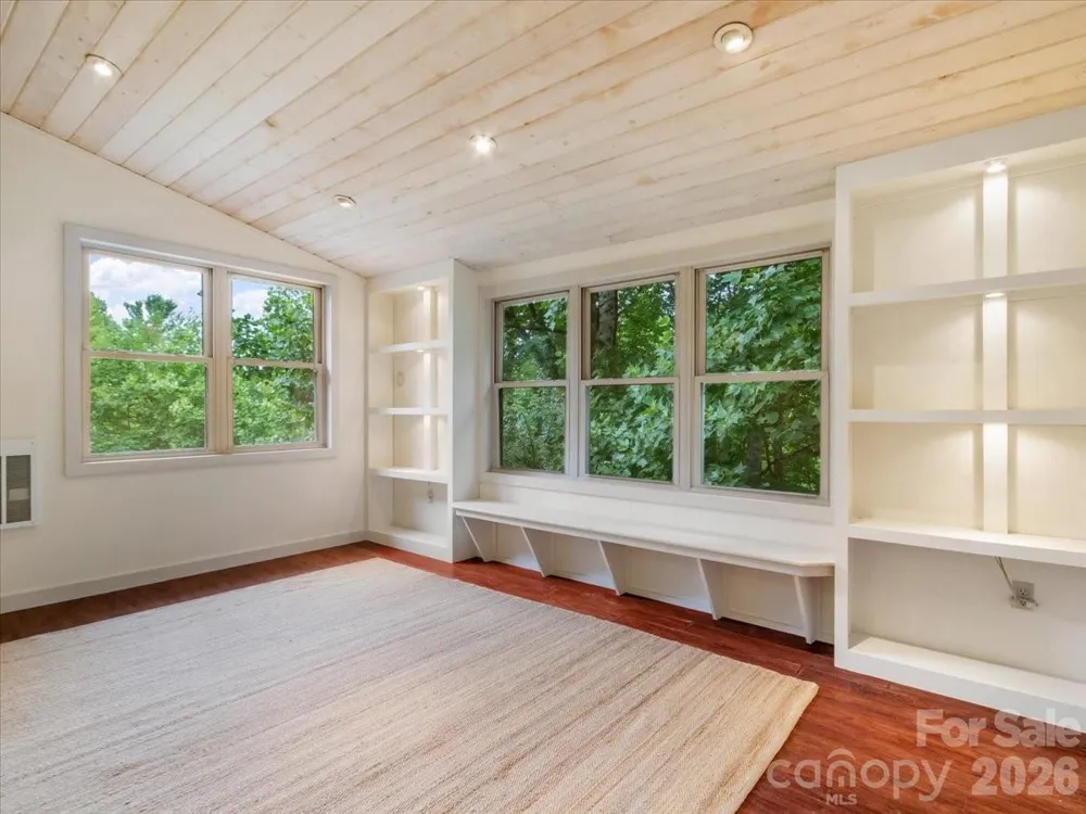 16 Turtle Dove Trail Burnsville, NC 28714