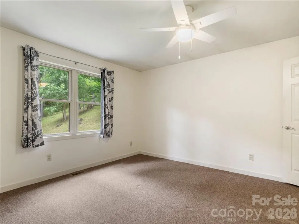 16 Turtle Dove Trail Burnsville, NC 28714