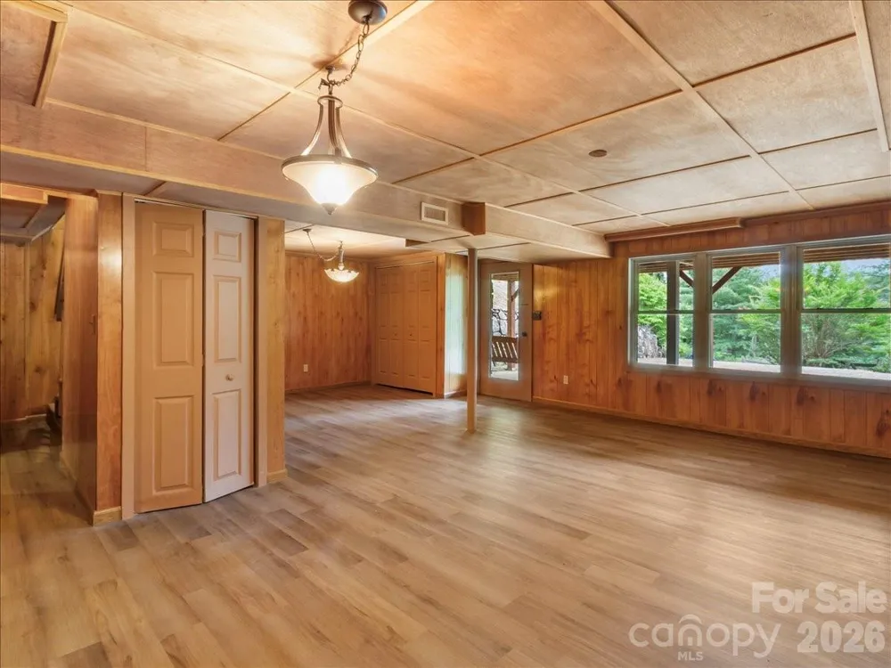 16 Turtle Dove Trail Burnsville, NC 28714