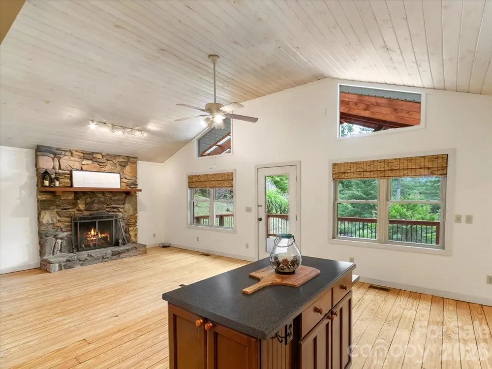 16 Turtle Dove Trail Burnsville, NC 28714