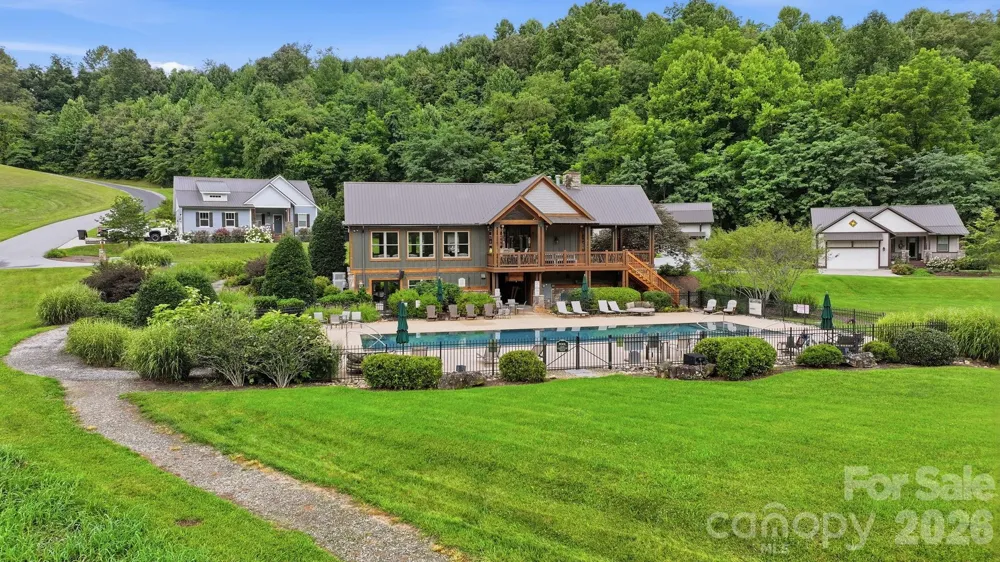 000 Suntrace Circle #18/20 Cullowhee, NC 28723