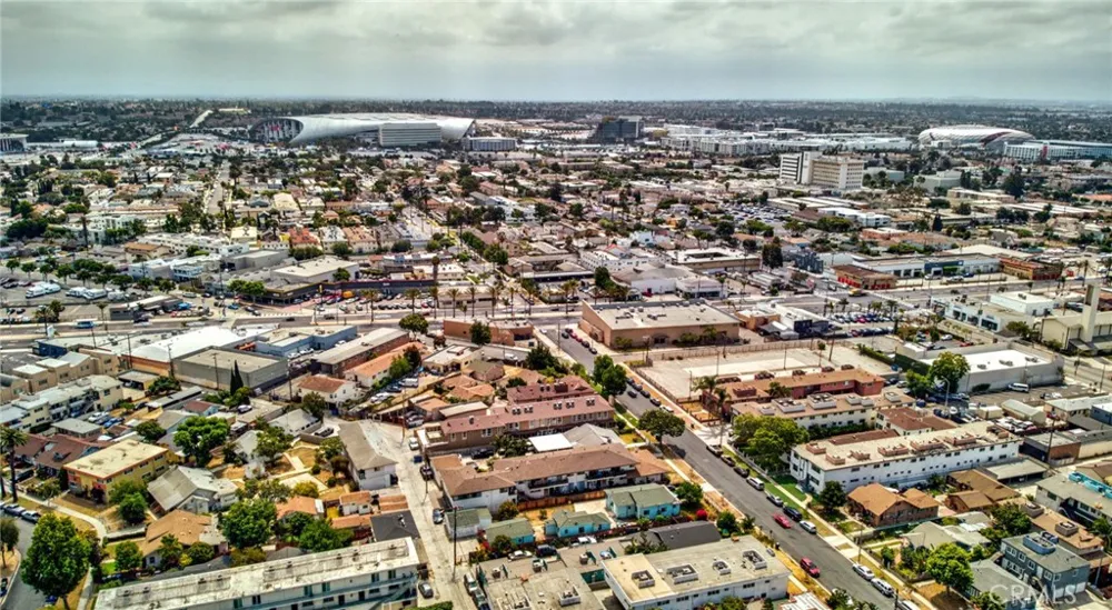 125 E Buckthorn Inglewood, CA 90301