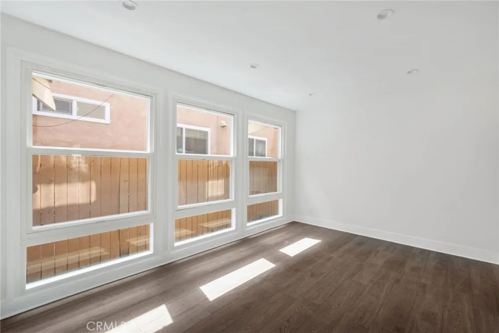 125 E Buckthorn Inglewood, CA 90301