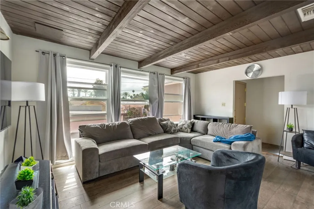 125 E Buckthorn Inglewood, CA 90301