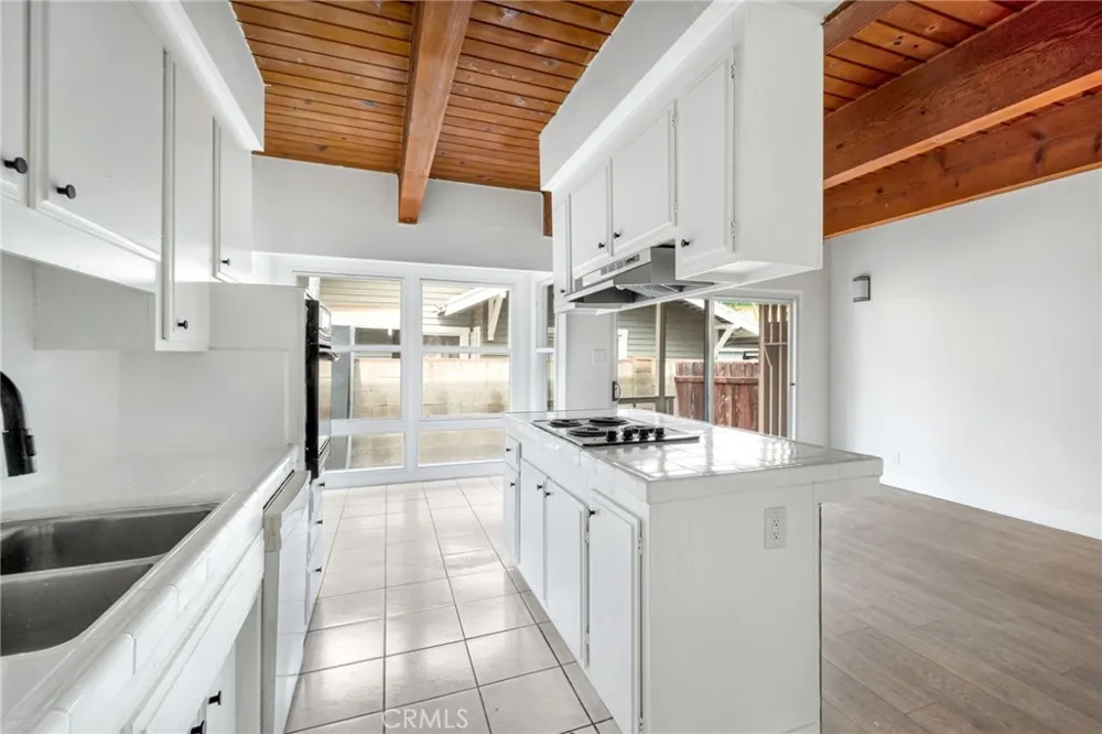125 E Buckthorn Inglewood, CA 90301