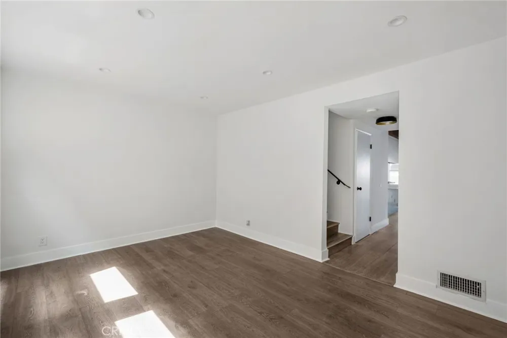 125 E Buckthorn Inglewood, CA 90301