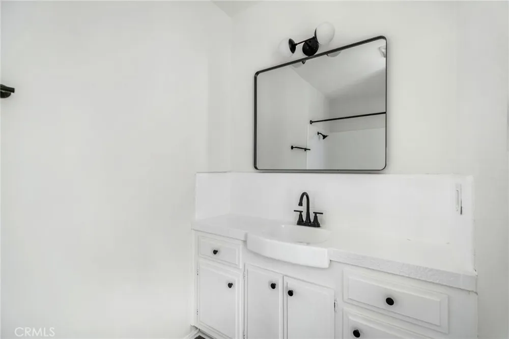 125 E Buckthorn Inglewood, CA 90301
