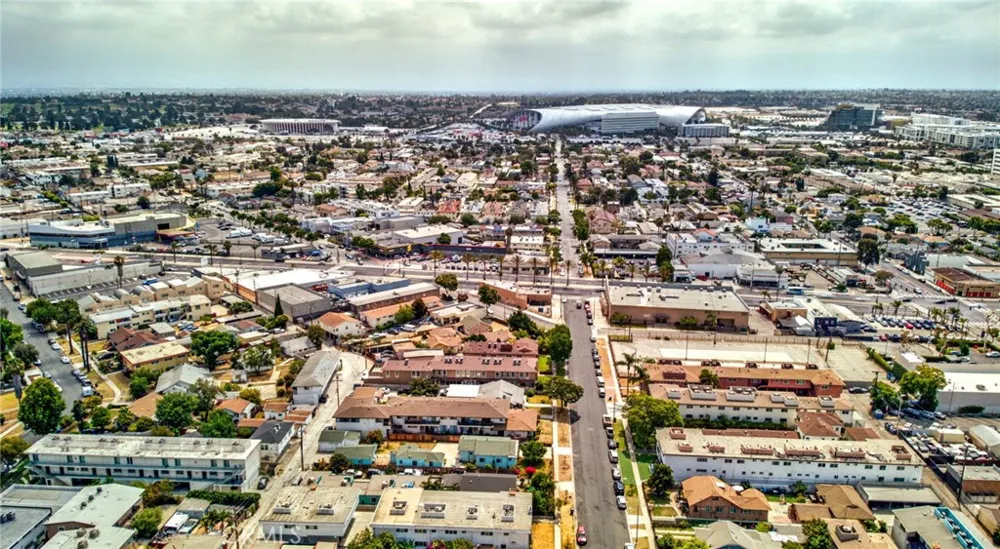 125 E Buckthorn Inglewood, CA 90301
