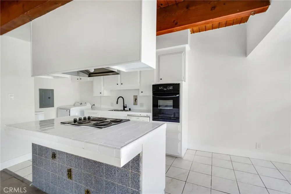 125 E Buckthorn Inglewood, CA 90301