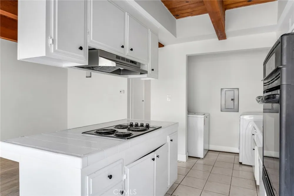 125 E Buckthorn Inglewood, CA 90301